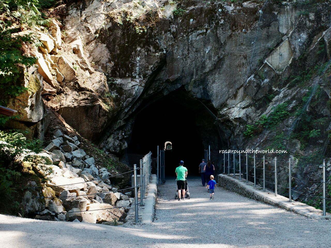【溫哥華近郊景點】Othello Tunnels百年隧道,夏天避暑勝地 - 第2張圖 【溫哥華近郊景點】Othello Tunnels百年隧道,夏天避暑勝地